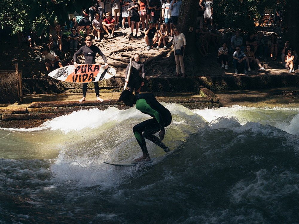 Eisbach Surfing